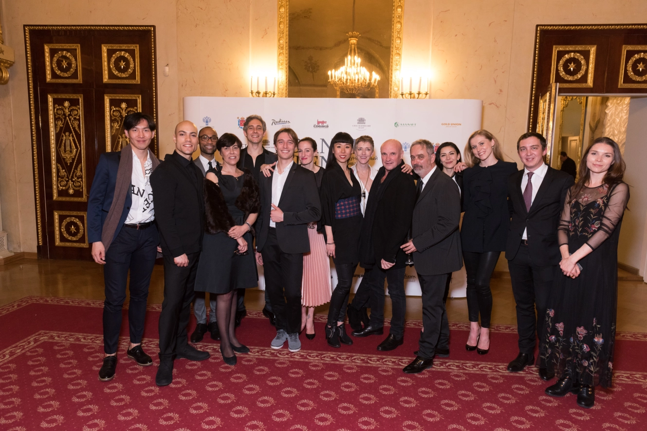 Opération de relations publiques à l’occasion de la représentation de la Compagnie des Ballets de Monte-Carlo au théâtre Alexandrinsky
